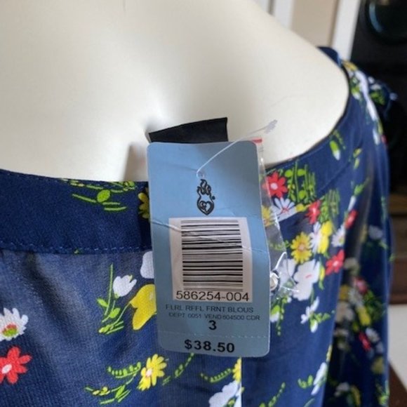 Torrid Ruffle Front Sheer Top size 3 New with Tag - Picture 2 of 3